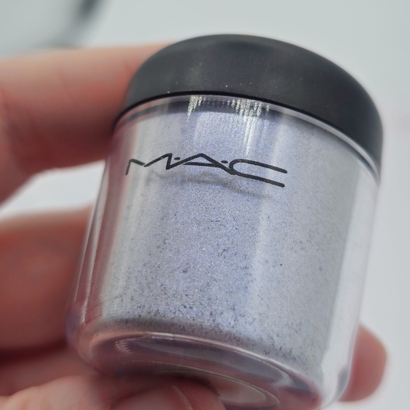MAC Cosmetics Lark About Pigment - Picture 3 of 5